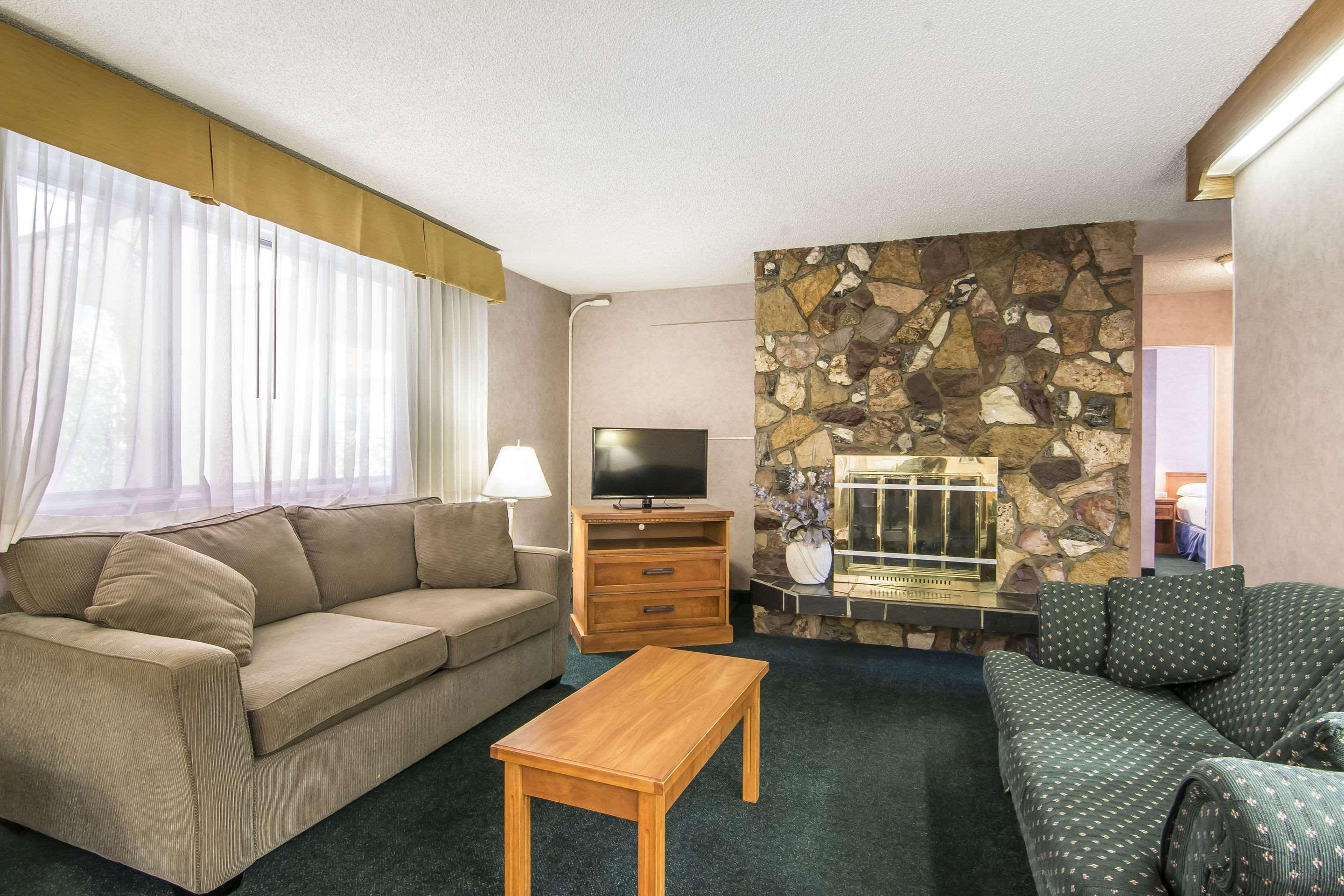 Econo Lodge Motel Village Κάλγκαρι Εξωτερικό φωτογραφία
