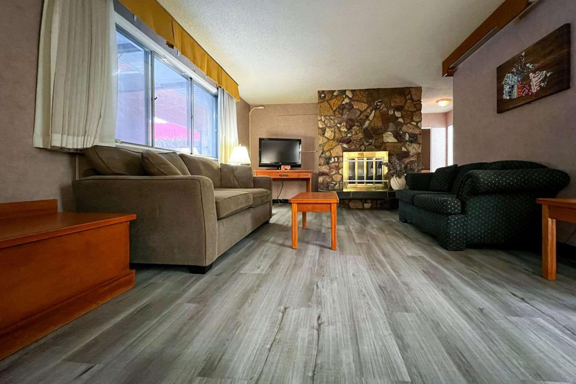 Econo Lodge Motel Village Κάλγκαρι Εξωτερικό φωτογραφία