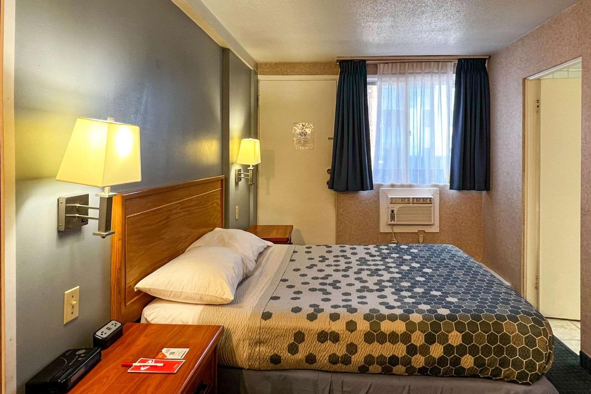 Econo Lodge Motel Village Κάλγκαρι Εξωτερικό φωτογραφία