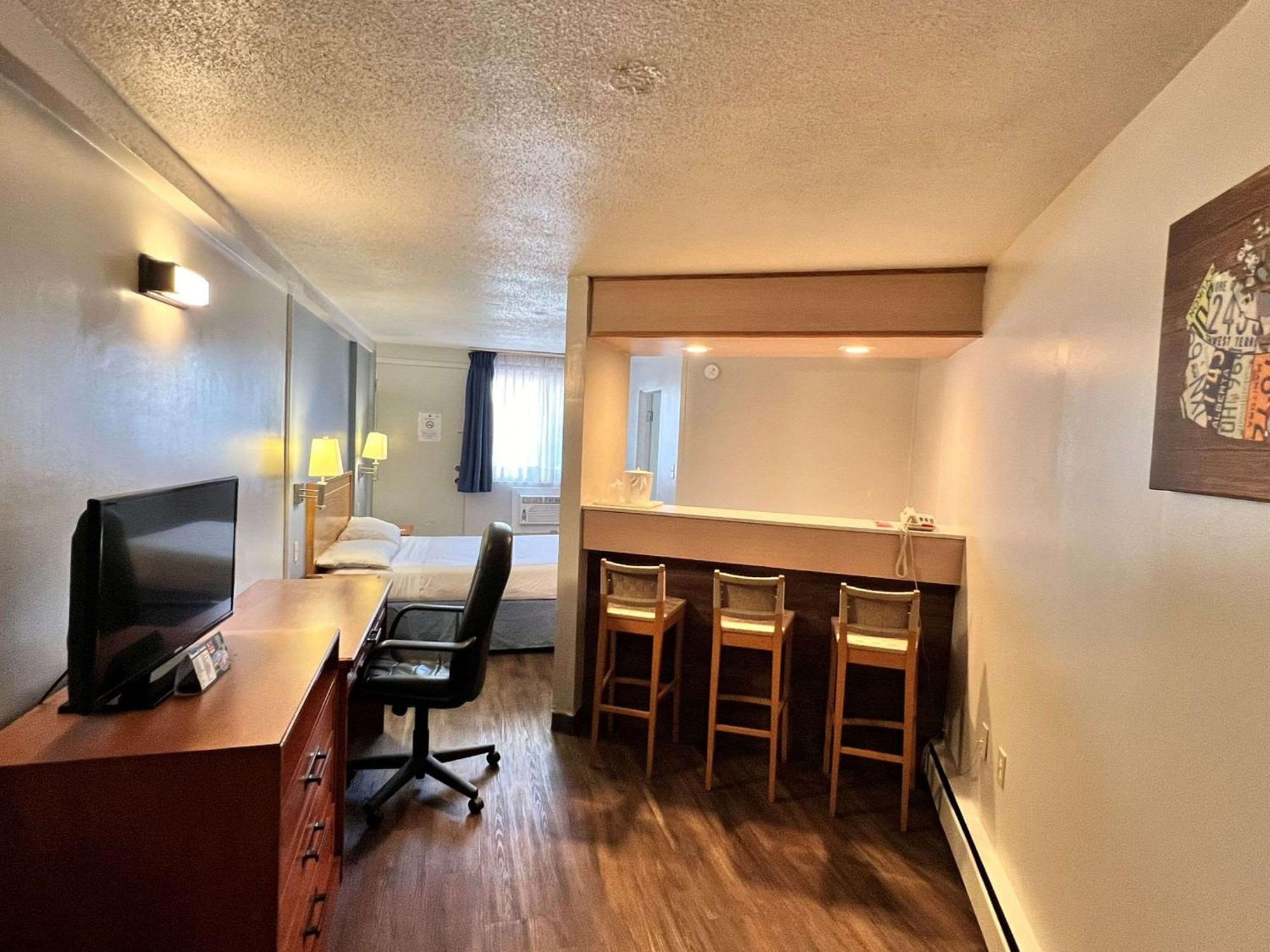 Econo Lodge Motel Village Κάλγκαρι Εξωτερικό φωτογραφία