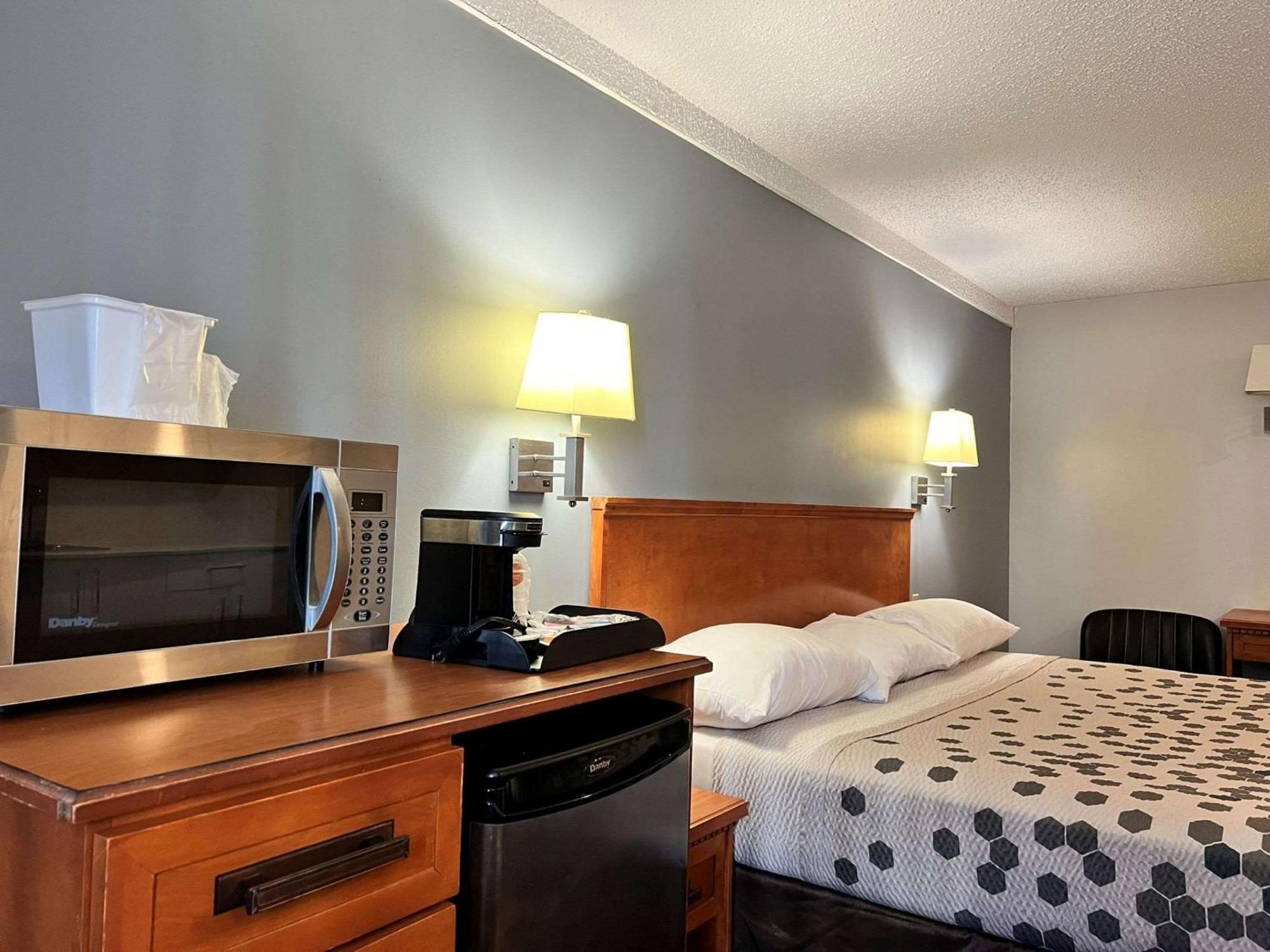 Econo Lodge Motel Village Κάλγκαρι Εξωτερικό φωτογραφία